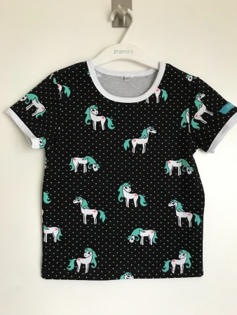 T-shirt unicorn storlek 110, 190:-